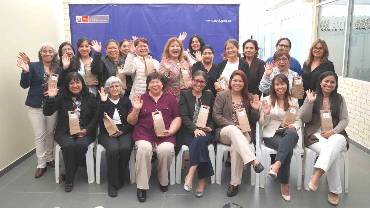 Mamás trabajadoras de la APCI reciben un merecido homenaje